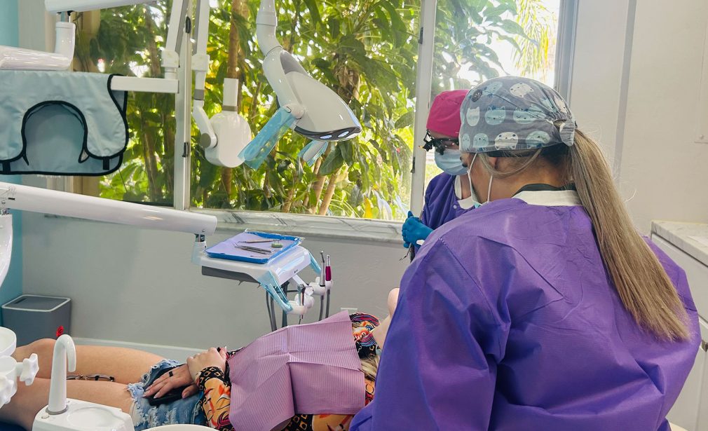 Dental office performing Tooth Extraction in Cape Coral