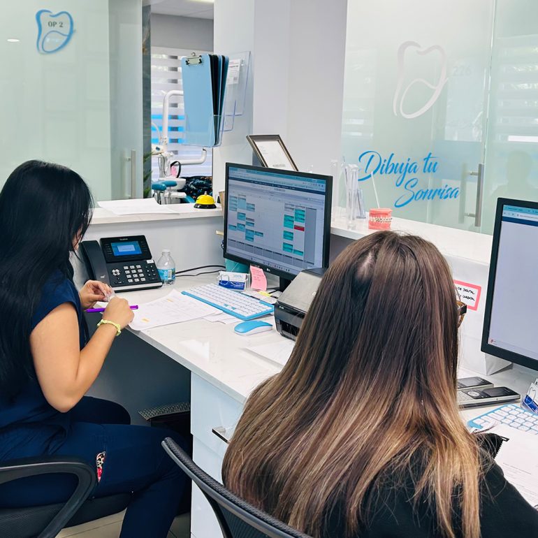 Emergency dentist Miami treatment at Dental Blush